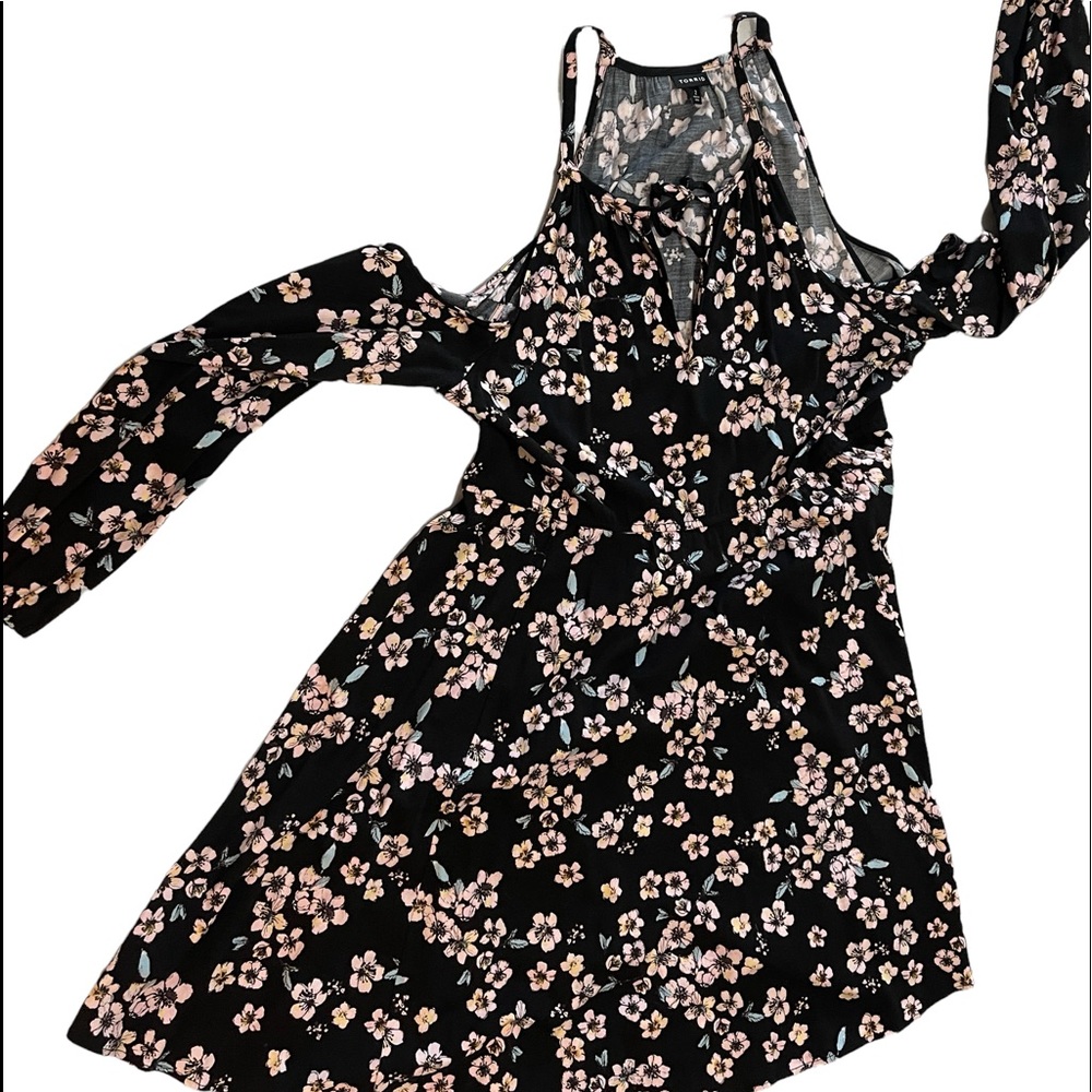 Torrid Cold Shoulder fit flare short black floral dress halter tie neck size 2